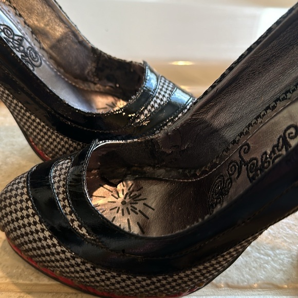 Sexy Naughty Monkey Heels - Picture 8 of 11